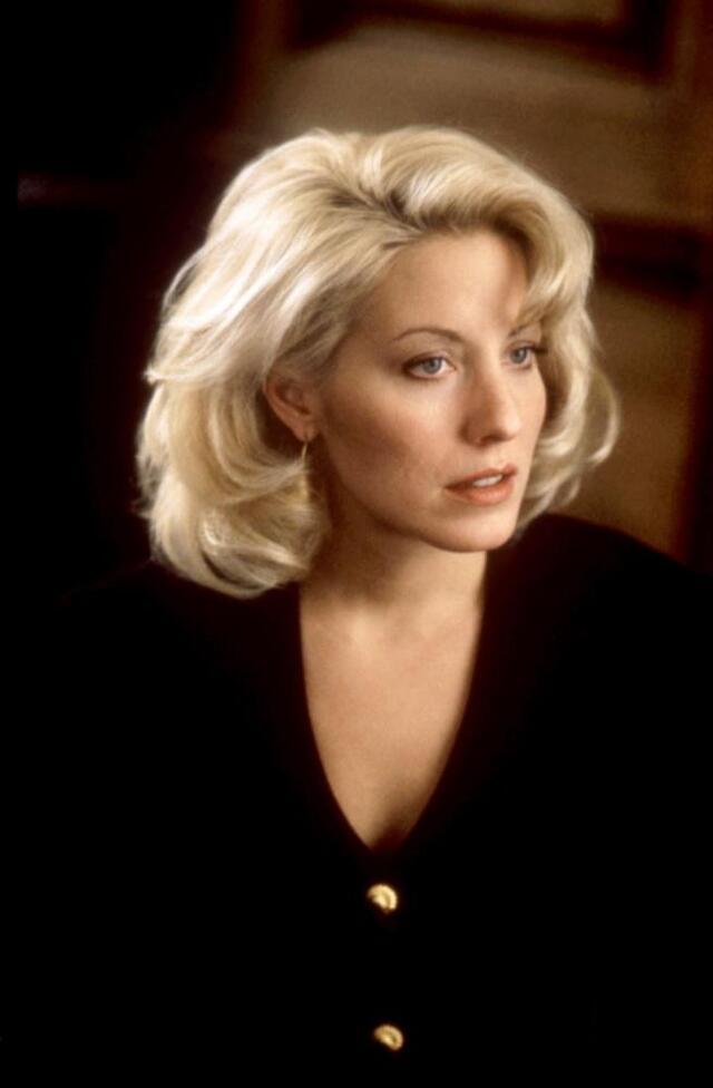 Beyond the Spotlight: Linda Kozlowski’s Journey from Hollywood Fame to Moroccan Freedom