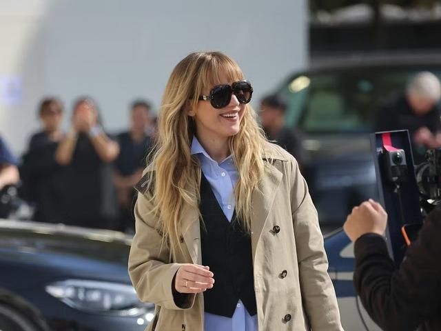 Jennifer Lawrence Sparks Beauty Debate: A Moment of Authenticity or Cosmetic Controversy?